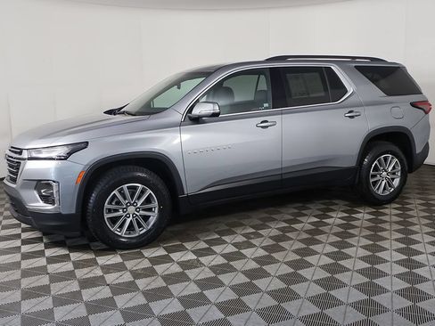 Used 2023 Chevrolet Traverse LT FWD image 17