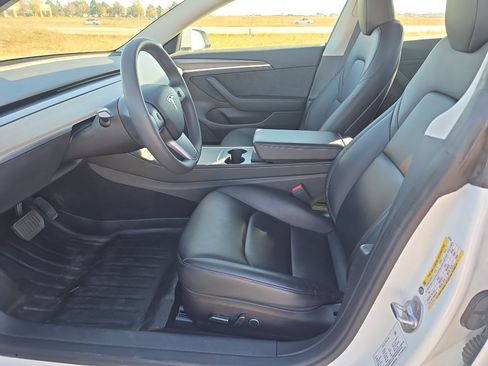 Used 2023 Tesla Model 3 Standard Range image 11