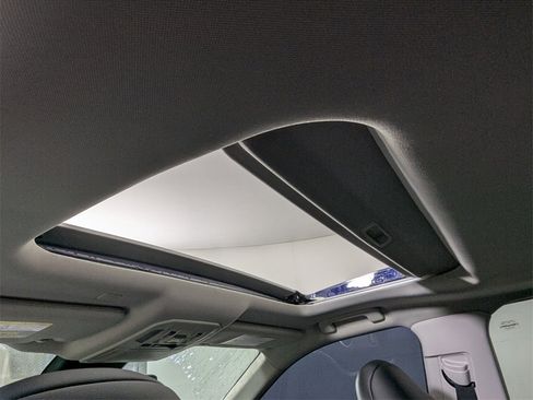 Used 2022 Toyota Highlander XLE image 25