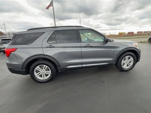 Used 2021 Ford Explorer XLT w/ Equipment Group 202A image 9