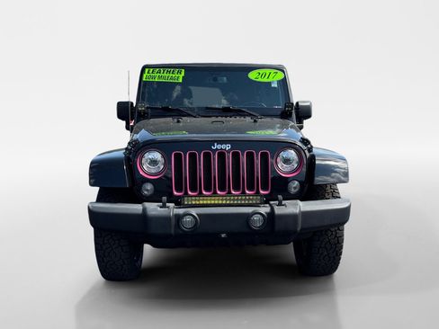Used 2017 Jeep Wrangler Unlimited Sahara w/ Connectivity Group AWD/4WD image 9
