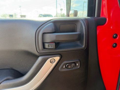 Used 2016 Jeep Wrangler Unlimited Sahara image 13