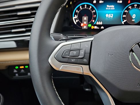 New 2026 Volkswagen Atlas Cross Sport SE image 18