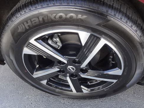 Used 2025 Nissan Sentra SV FWD image 9