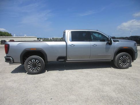 New 2026 GMC Sierra 3500 Denali Ultimate AWD/4WD image 3