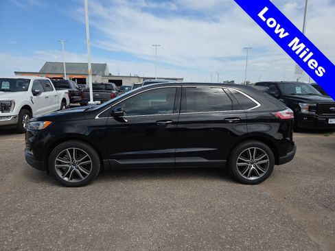 Certified 2022 Ford Edge Titanium w/ Equipment Group 301A AWD/4WD image 2