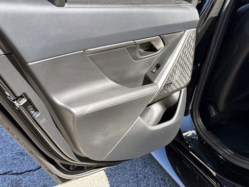 Used 2025 BMW M5 w/ Executive Package image 11