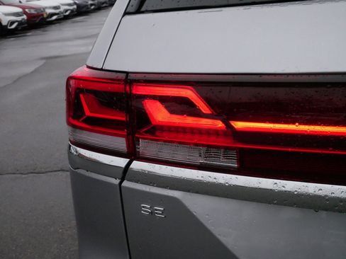 Certified 2025 Volkswagen Atlas SE image 17