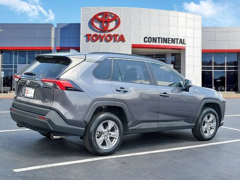 Certified 2022 Toyota RAV4 XLE w/ Convenience Package FWD image 5