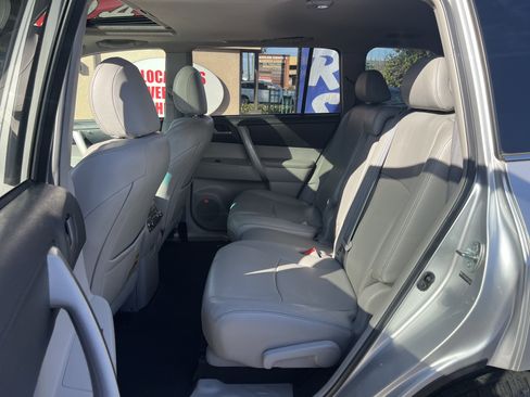 Used 2011 Toyota Highlander SE image 25