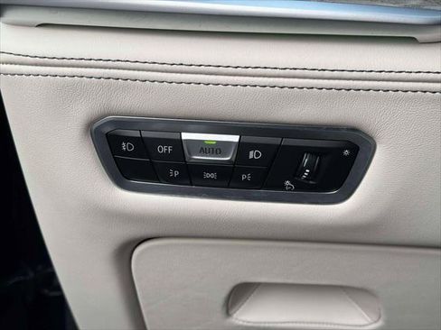 Used 2022 BMW X7 xDrive40i w/ M Sport Package image 19