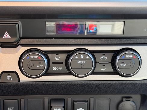 Used 2022 Toyota Tacoma SR5 AWD/4WD image 14