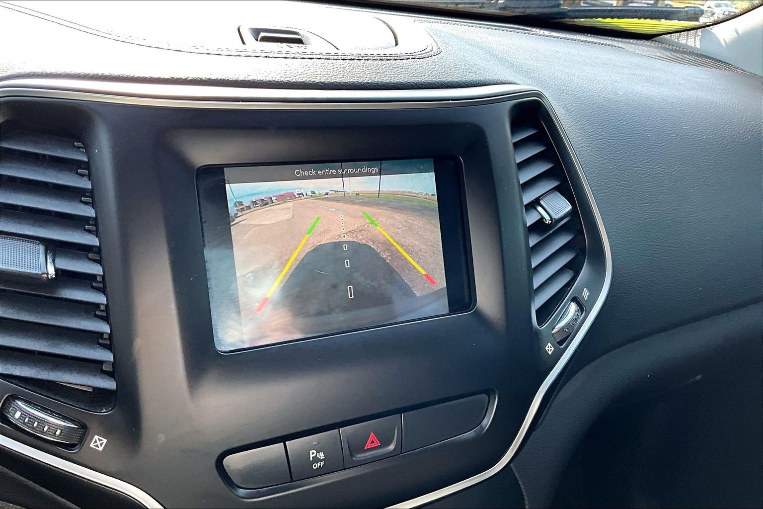 Used 2019 Jeep Cherokee Latitude Plus FWD image 29