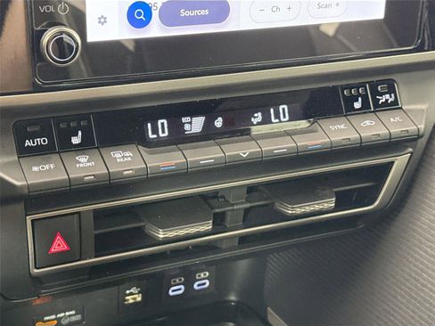 Certified 2025 Toyota Camry SE w/ Convenience Package FWD image 25