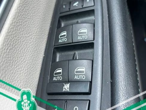 Used 2020 Chrysler Pacifica Limited w/ Advanced Safetytec Group FWD image 24