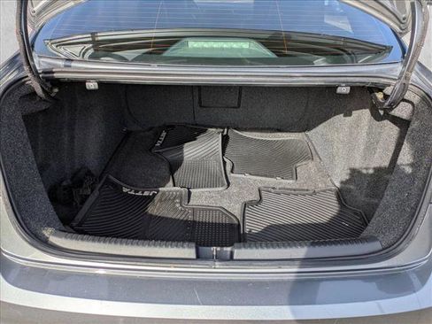 Used 2017 Volkswagen Jetta SE image 6