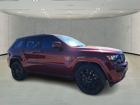 Used 2021 Jeep Grand Cherokee Laredo X image 3
