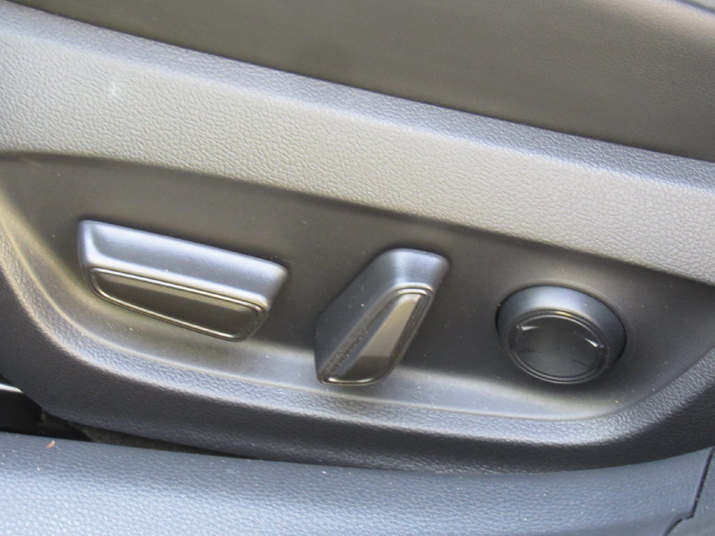 Certified 2025 Toyota Prius XLE FWD image 13