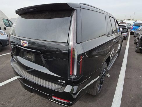 Used 2025 Cadillac Escalade ESV Sport AWD/4WD image 3
