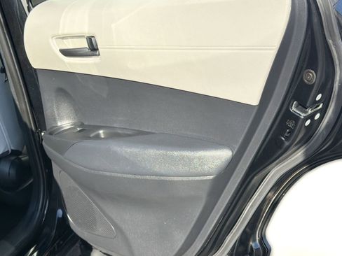 Used 2023 Toyota Corolla Cross L FWD image 31