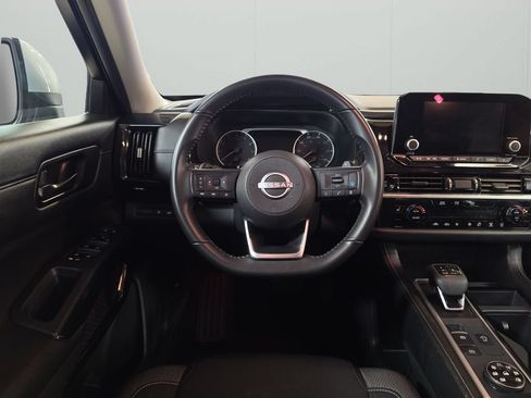 Used 2025 Nissan Pathfinder SV AWD/4WD image 14