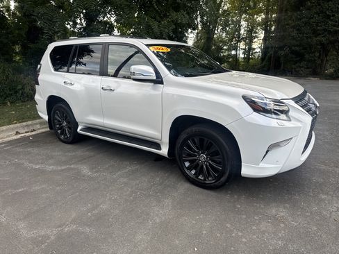 Used 2023 Lexus GX 460 Luxury w/ Sport Design Package AWD/4WD image 3