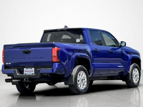 Certified 2025 Toyota Tacoma SR5 AWD/4WD image 5