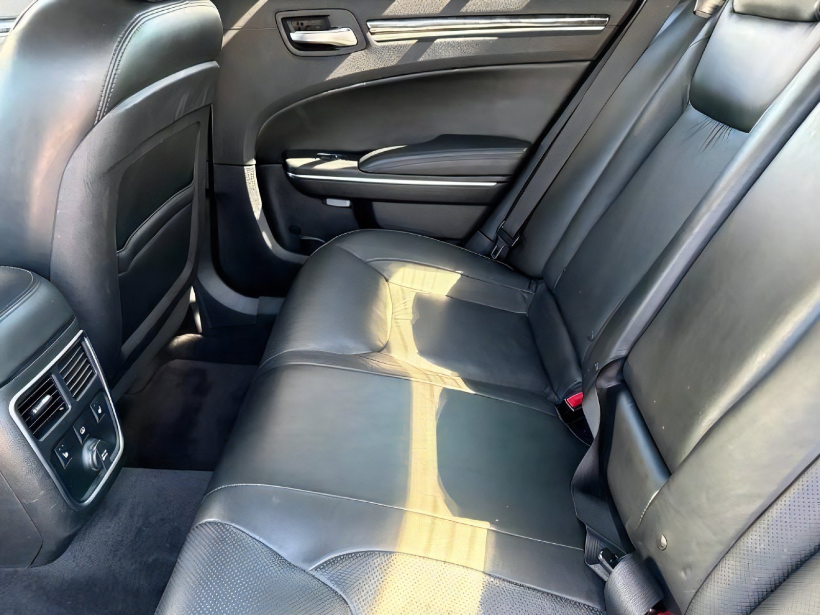 Used 2011 Chrysler 300 C RWD image 13