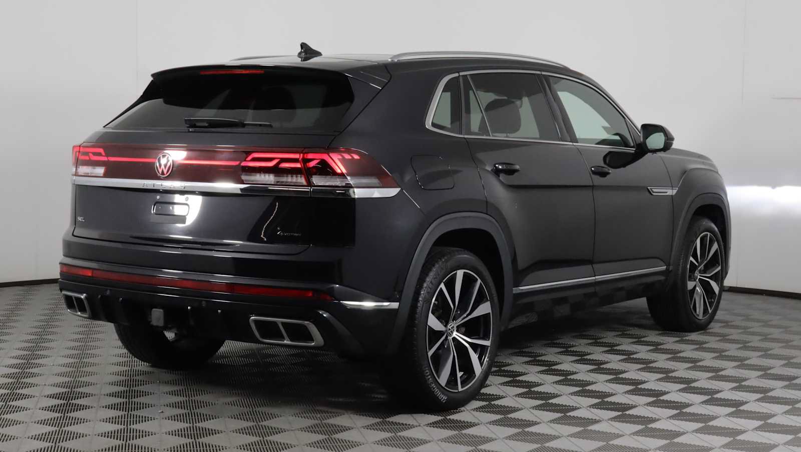Used 2024 Volkswagen Atlas Cross Sport SEL Premium R-Line AWD/4WD image 6