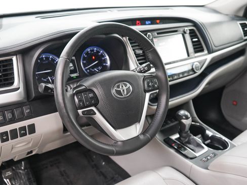 Used 2019 Toyota Highlander Limited AWD/4WD image 21