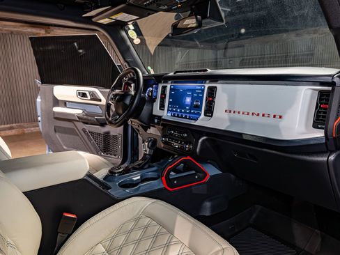 Used 2024 Ford Bronco Heritage Edition image 16