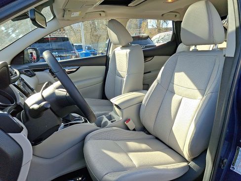 Used 2019 Nissan Rogue Sport SL w/ Premium Package image 11