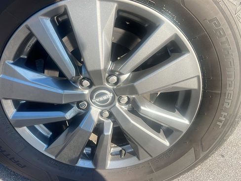 Used 2024 Nissan Pathfinder SV image 12