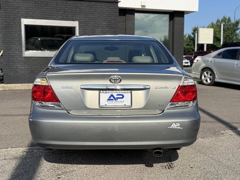 Used 2005 Toyota Camry LE FWD image 5