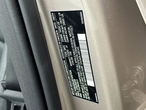 Used 2025 Volvo XC60 B5 Core w/ Protection Package Premier image 34