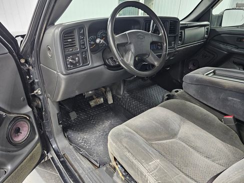 Used 2004 Chevrolet Silverado 2500 LS image 28