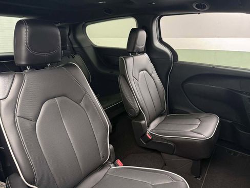 New 2026 Chrysler Pacifica Limited image 26