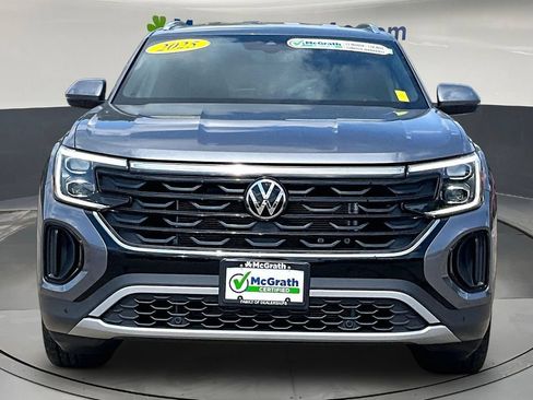 Used 2025 Volkswagen Atlas Cross Sport SE AWD/4WD image 2