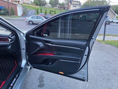 Used 2018 Toyota Camry SE image 15