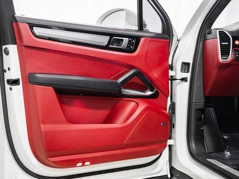 Used 2021 Porsche Cayenne Turbo image 34