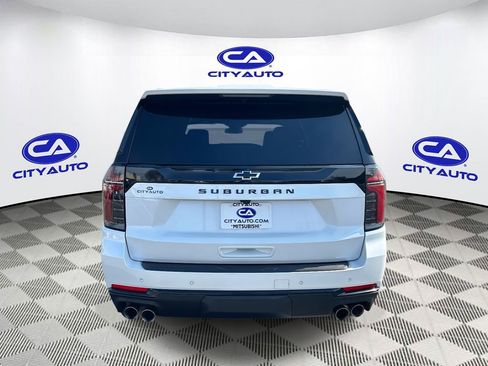 Used 2025 Chevrolet Suburban Z71 image 5