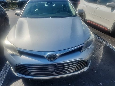 Certified 2018 Toyota Avalon XLE image 3