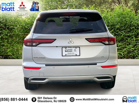 Used 2023 Mitsubishi Outlander SE image 5
