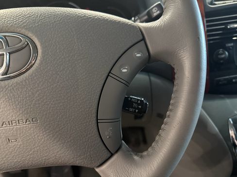 Used 2009 Toyota Sienna XLE Limited image 19