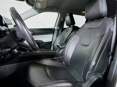 Used 2022 Jeep Compass Latitude image 11