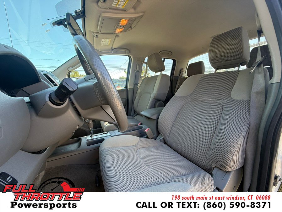 Used 2011 Nissan Frontier SV w/ SV Premium Utility Pkg AWD/4WD image 11