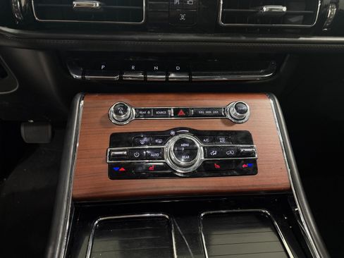 Used 2023 Lincoln Aviator Reserve w/ Class IV Trailer Tow Package RWD image 16