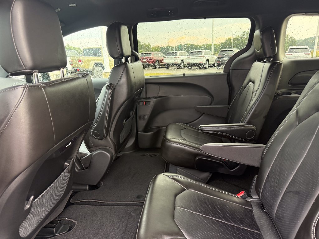 New 2027 Chrysler Pacifica Select FWD image 23