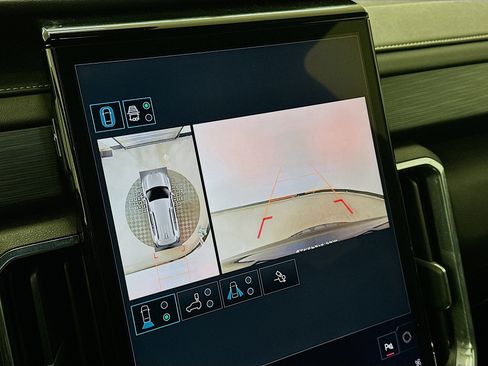 Used 2025 GMC Acadia Elevation image 23