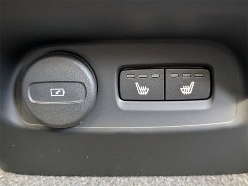 New 2025 Volvo XC40 B5 Plus w/ Protection Package Premier image 16